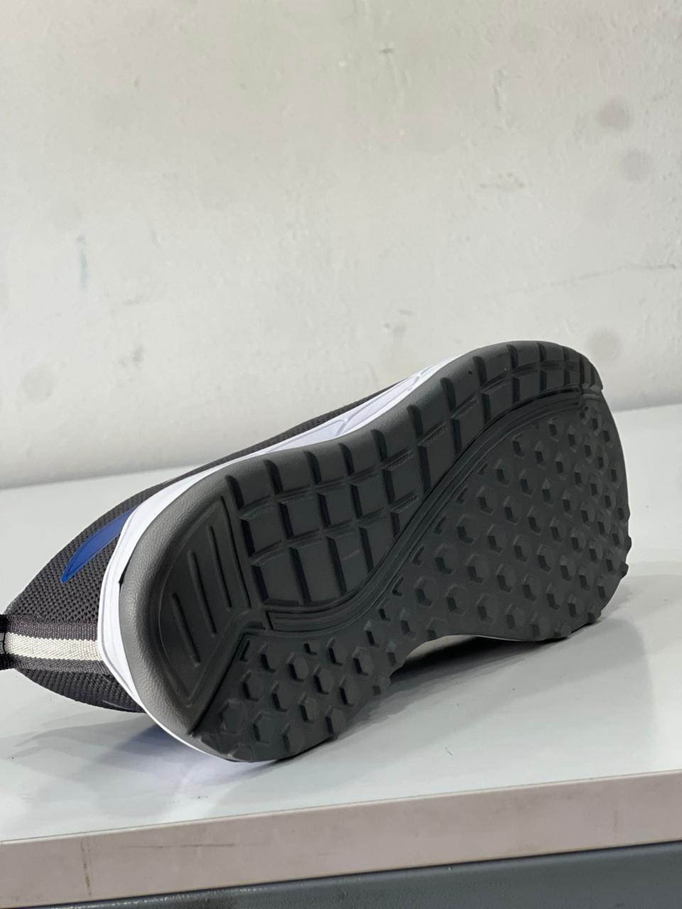 كوتشى رمادى *احمر فوركس