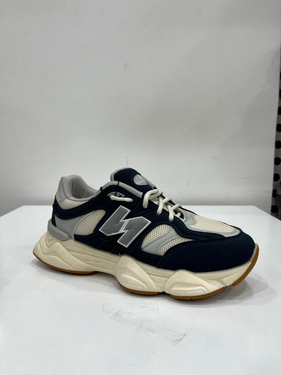 n906/182 كوتشي نيوبلانس