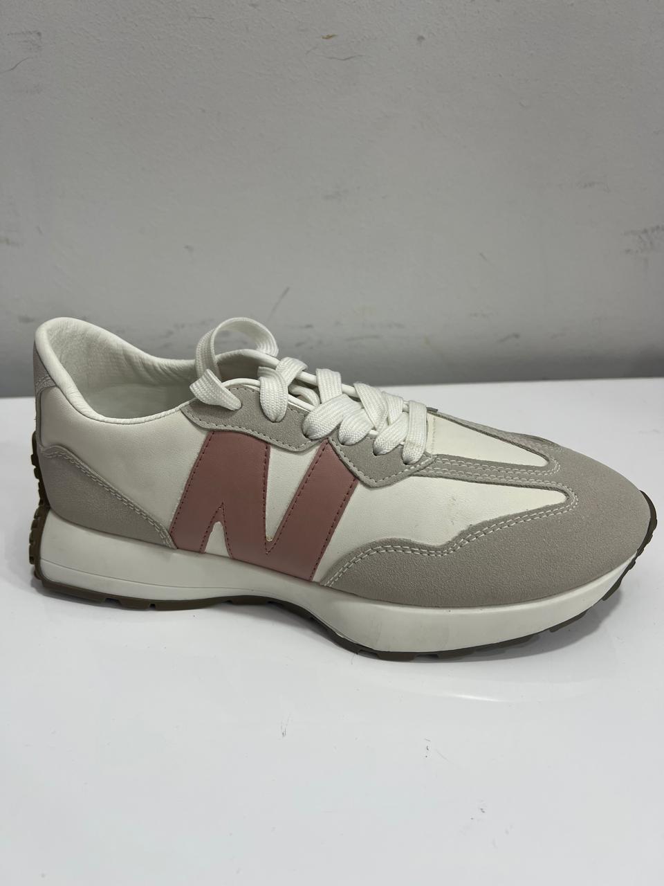 شوز N.B 639